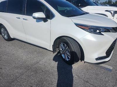 2024 Toyota Sienna Platinum 7 Passenger