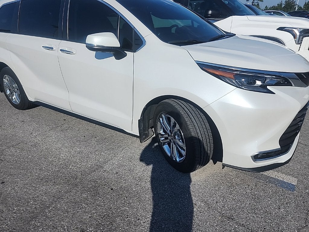 2024 Toyota Sienna Platinum 7 Passenger