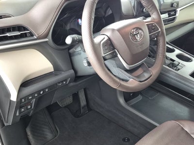 2024 Toyota Sienna Platinum 7 Passenger