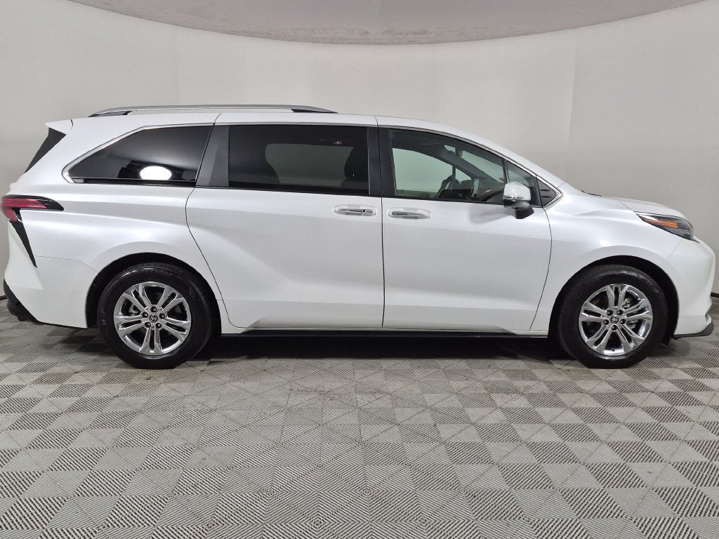 2024 Toyota Sienna Platinum 7 Passenger