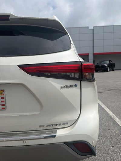 2021 Toyota Highlander Hybrid Platinum