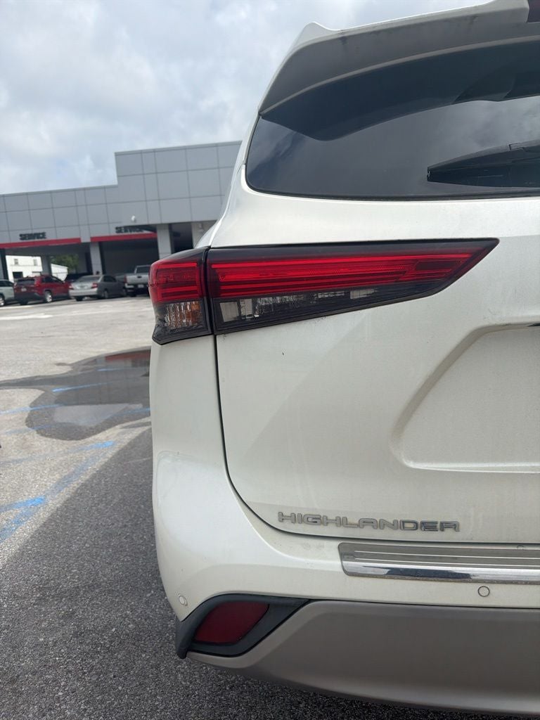 2021 Toyota Highlander Hybrid Platinum