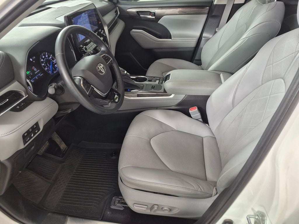 2021 Toyota Highlander Hybrid Platinum
