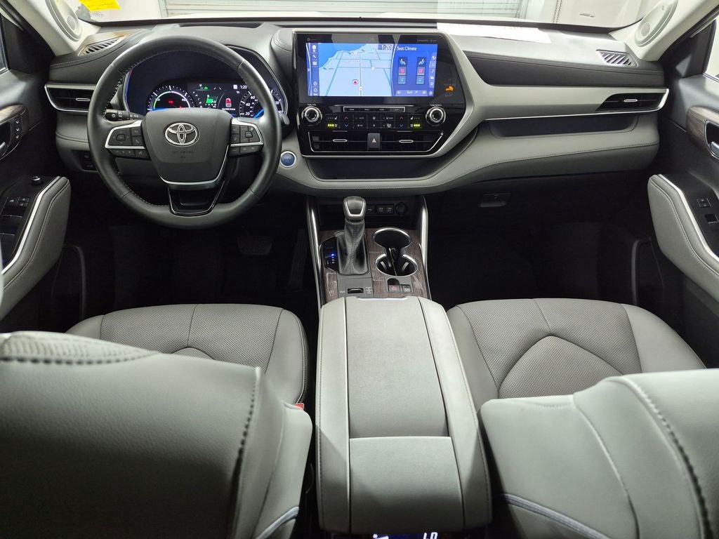 2021 Toyota Highlander Hybrid Platinum