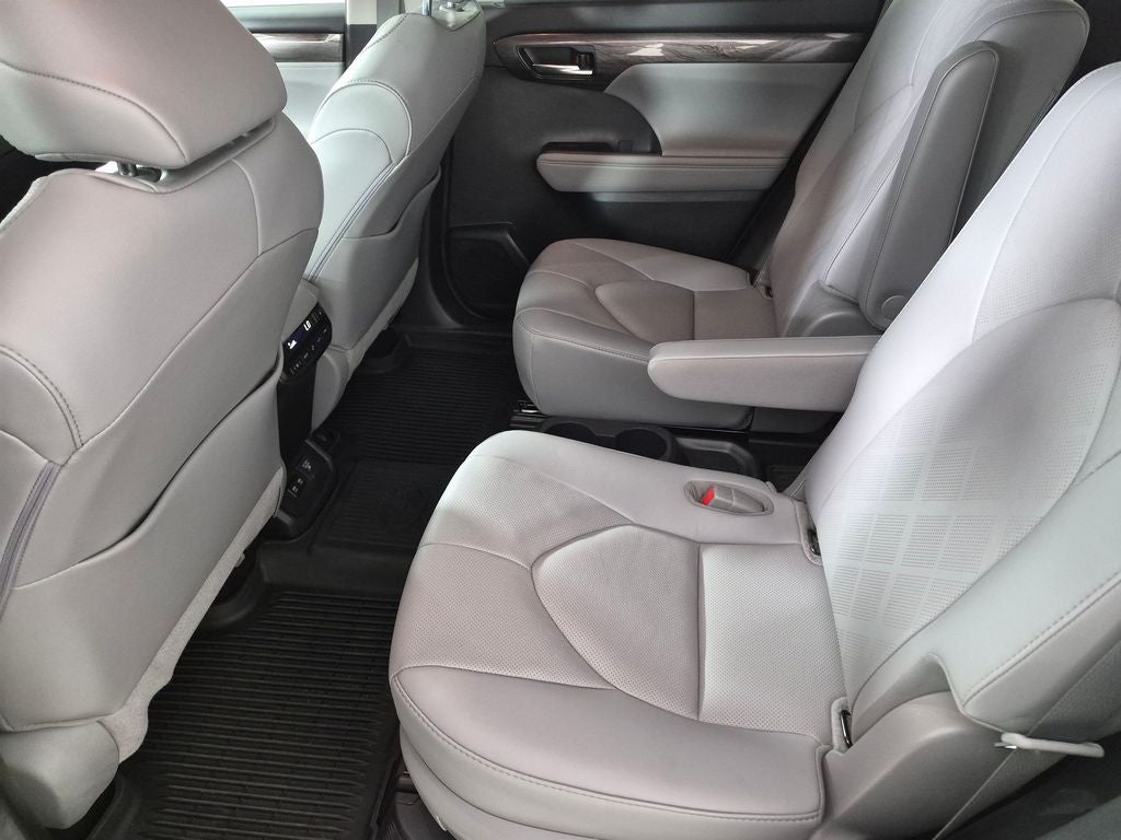 2021 Toyota Highlander Hybrid Platinum