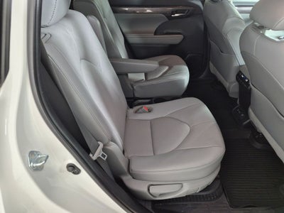 2021 Toyota Highlander Hybrid Platinum