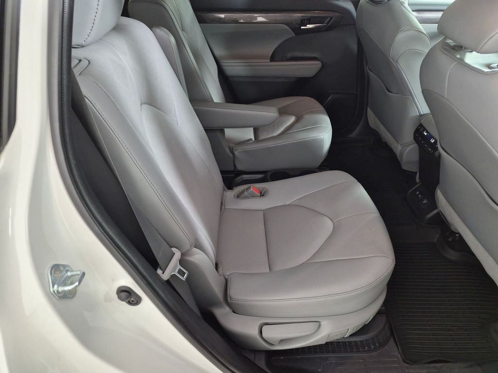 2021 Toyota Highlander Hybrid Platinum