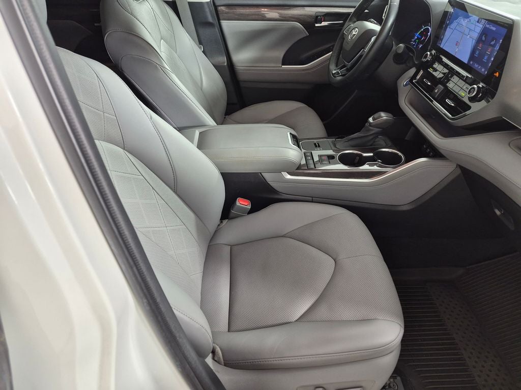 2021 Toyota Highlander Hybrid Platinum