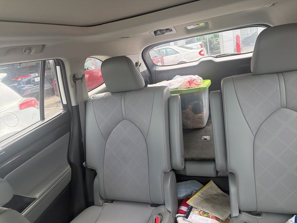 2021 Toyota Highlander Hybrid Platinum