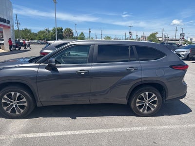 2023 Toyota Highlander Hybrid XLE