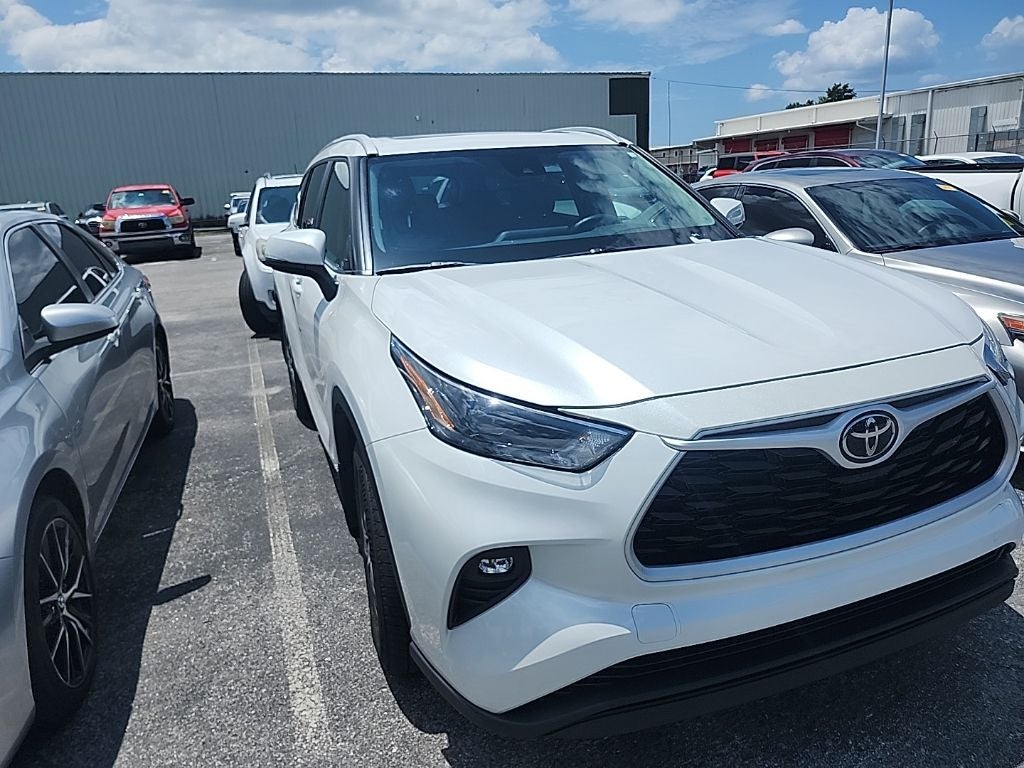 2025 Toyota Highlander Hybrid XLE