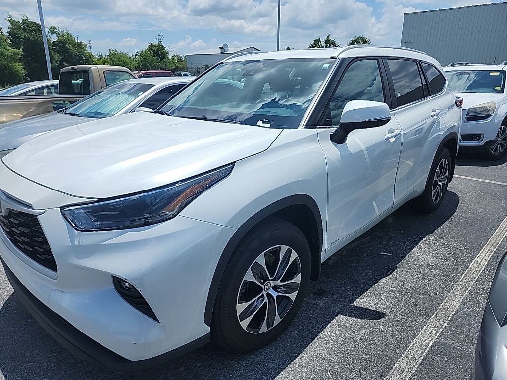 2025 Toyota Highlander Hybrid XLE
