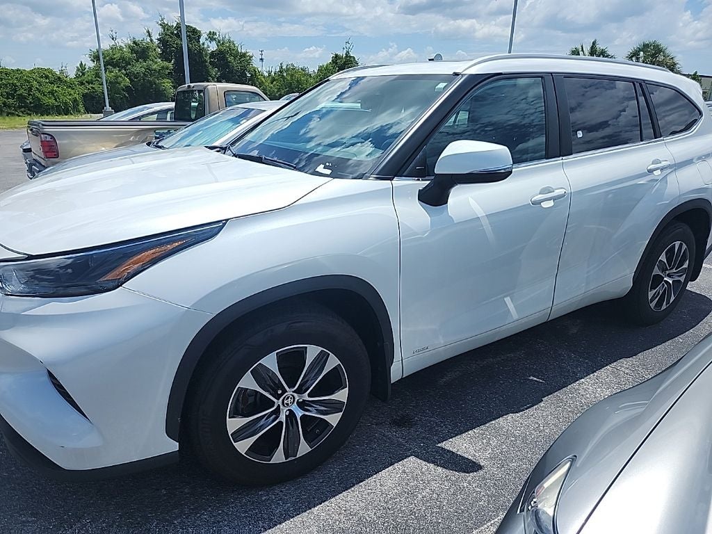 2025 Toyota Highlander Hybrid XLE