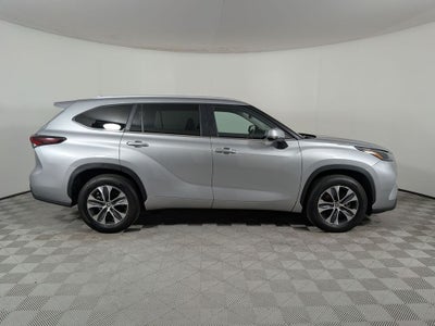 2025 Toyota Highlander XLE