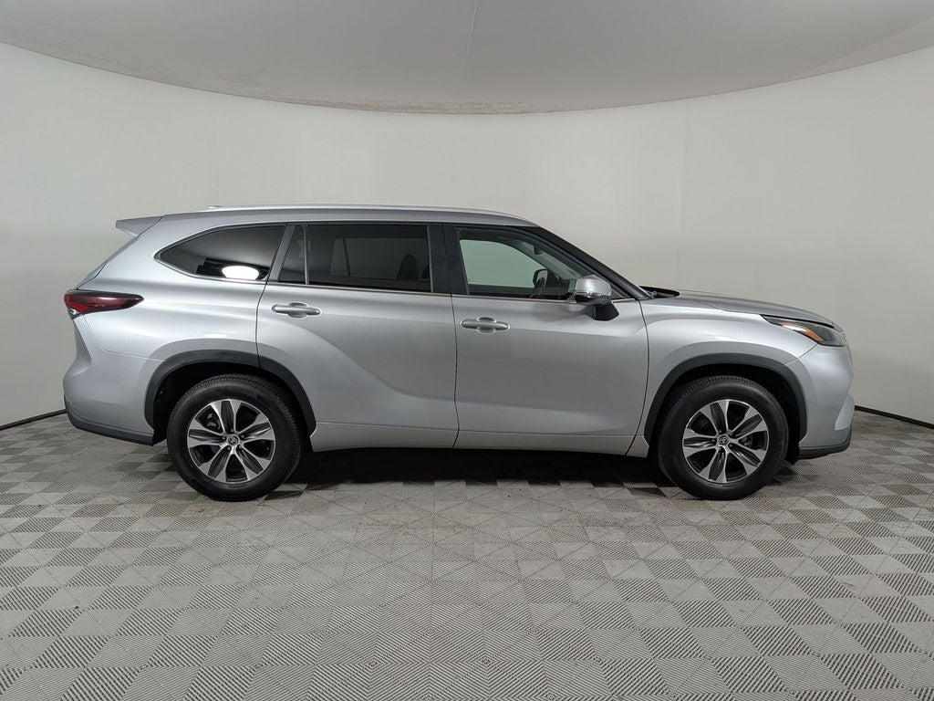 2025 Toyota Highlander XLE