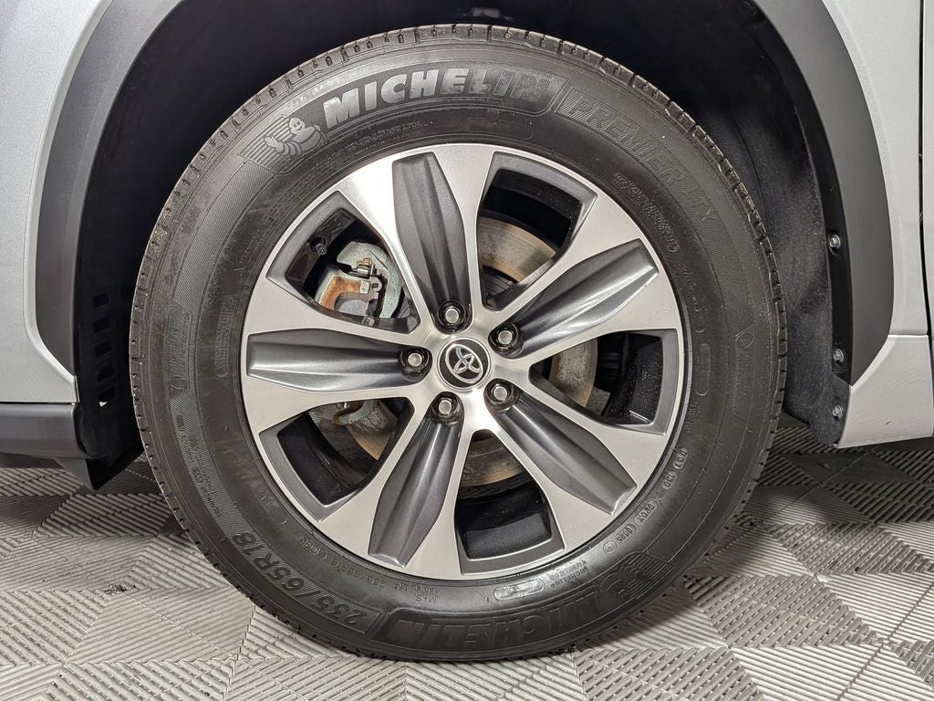 2025 Toyota Highlander XLE