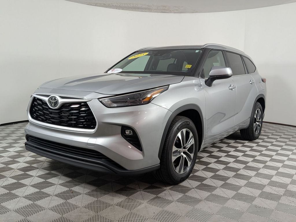 2025 Toyota Highlander XLE