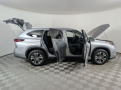 2025 Toyota Highlander XLE