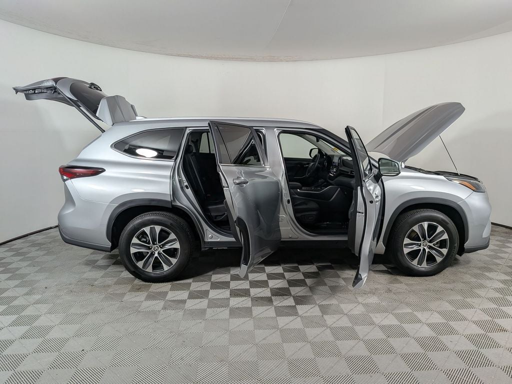 2025 Toyota Highlander XLE