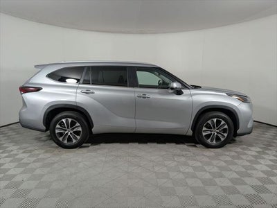 2025 Toyota Highlander XLE