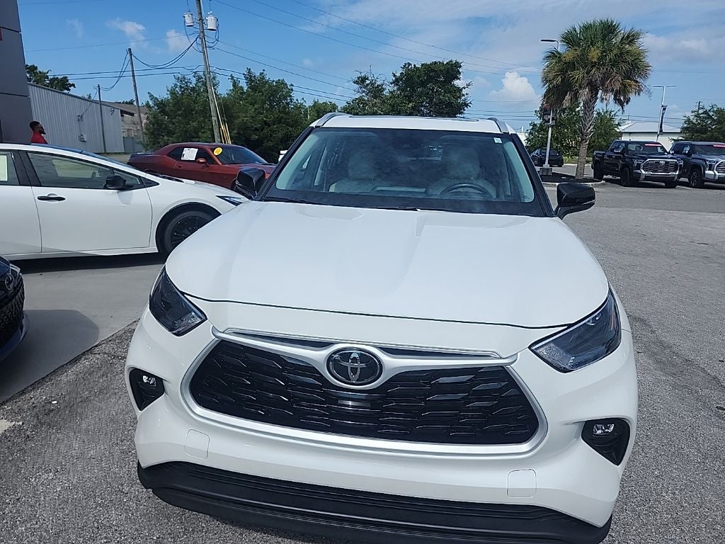 2025 Toyota Highlander XLE
