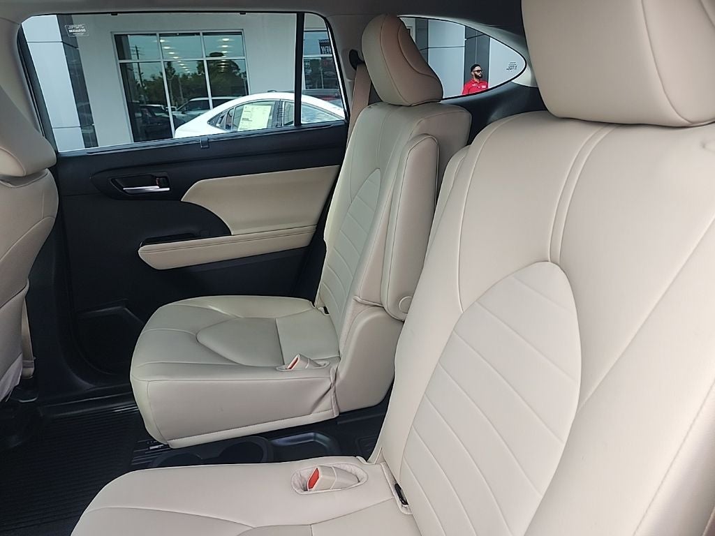 2025 Toyota Highlander XLE