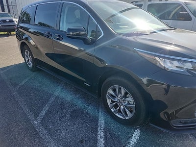 2021 Toyota Sienna LE 8 Passenger