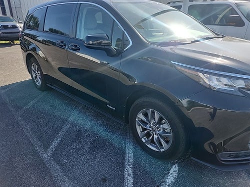 2021 Toyota Sienna LE 8 Passenger