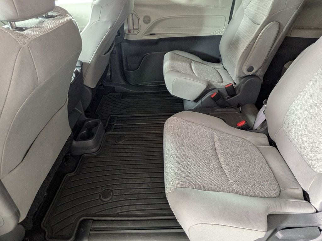 2021 Toyota SIENNA LE LE 8 Passenger