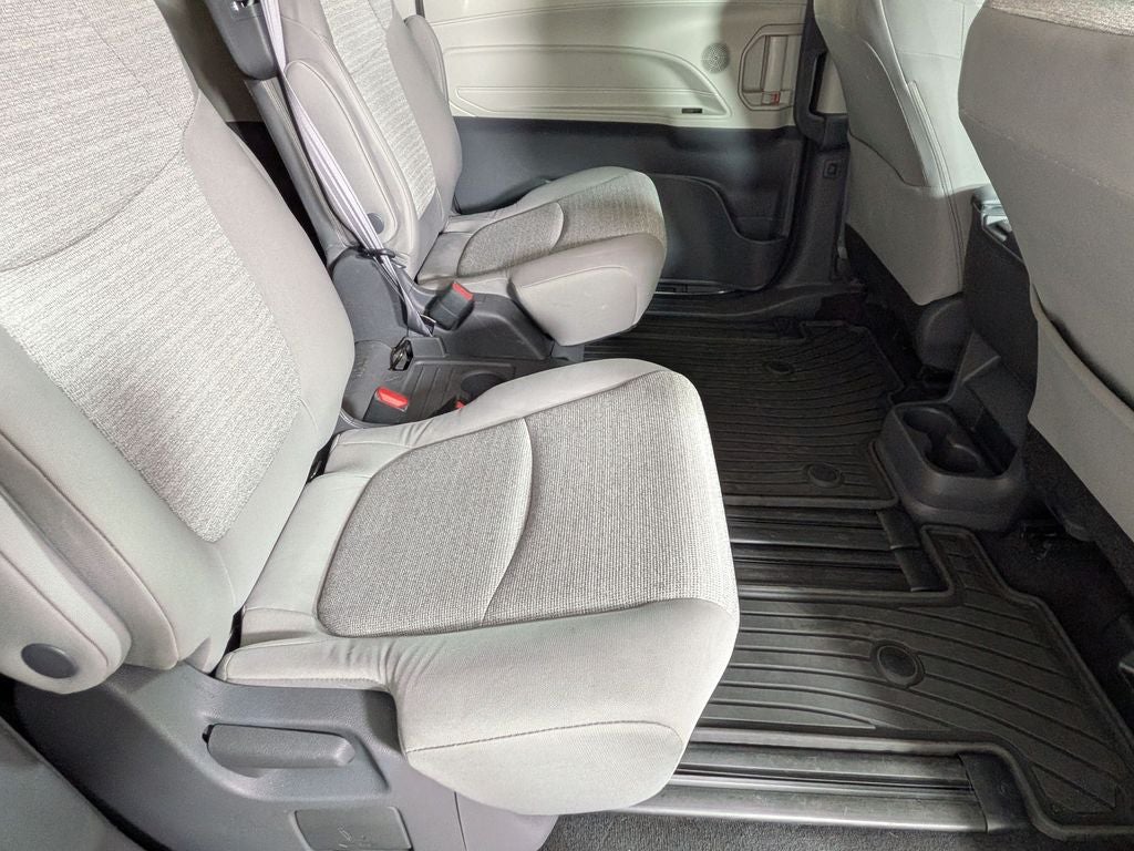 2021 Toyota SIENNA LE LE 8 Passenger