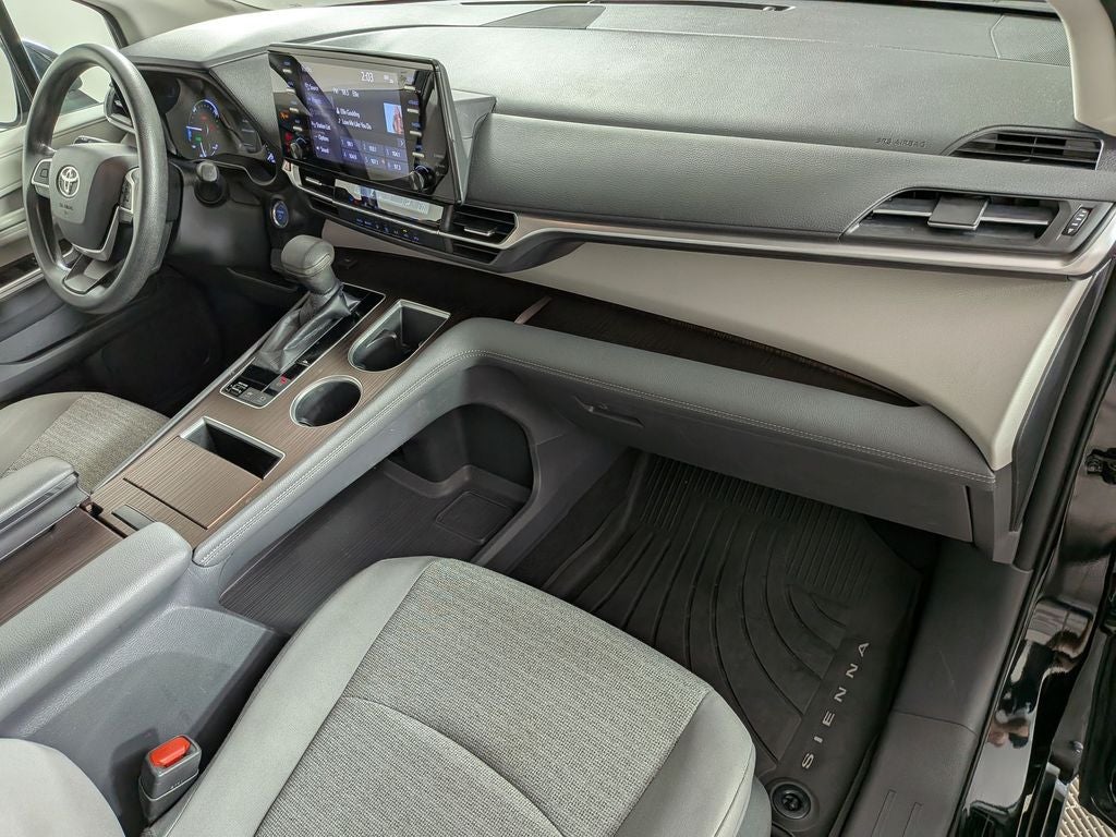 2021 Toyota SIENNA LE LE 8 Passenger