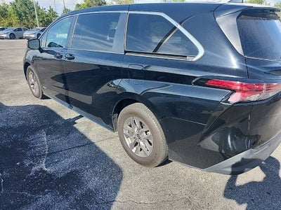 2021 Toyota Sienna LE 8 Passenger