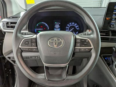 2021 Toyota SIENNA LE LE 8 Passenger