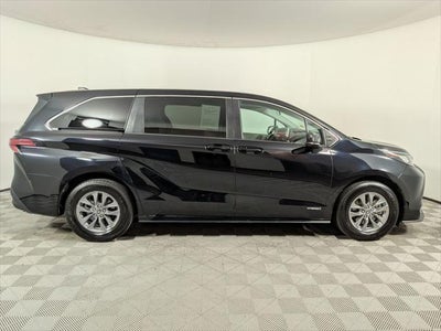 2021 Toyota SIENNA LE LE 8 Passenger
