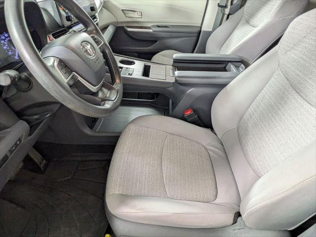 2021 Toyota SIENNA LE LE 8 Passenger
