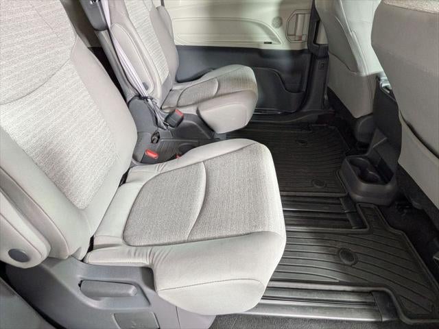 2021 Toyota SIENNA LE LE 8 Passenger