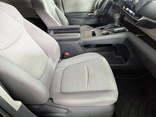 2021 Toyota SIENNA LE LE 8 Passenger