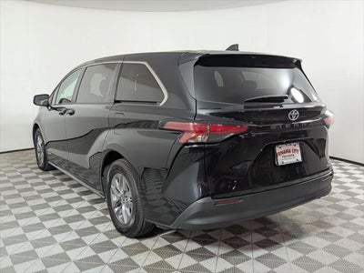 2021 Toyota SIENNA LE LE 8 Passenger