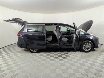 2021 Toyota SIENNA LE LE 8 Passenger
