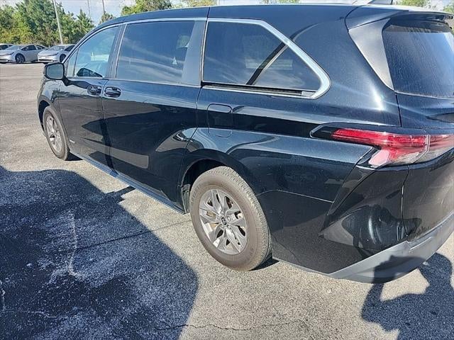 2021 Toyota SIENNA LE LE 8 Passenger