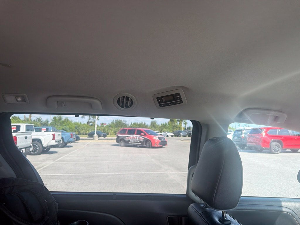2019 Toyota Sienna SE 8 Passenger