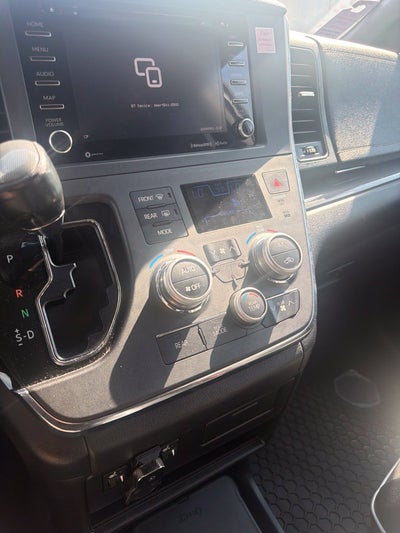 2019 Toyota Sienna SE 8 Passenger