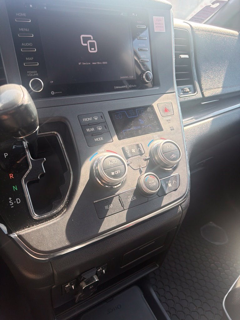 2019 Toyota Sienna SE 8 Passenger