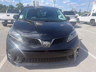 2019 Toyota Sienna SE 8 Passenger