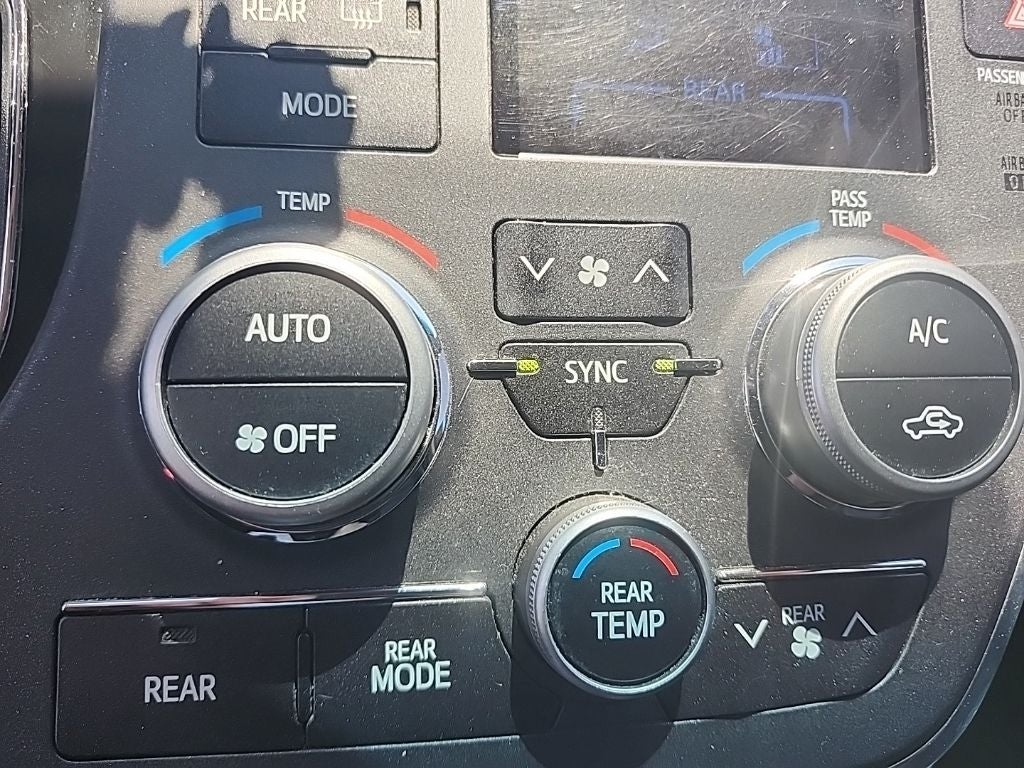 2017 Toyota Sienna SE Premium 8 Passenger