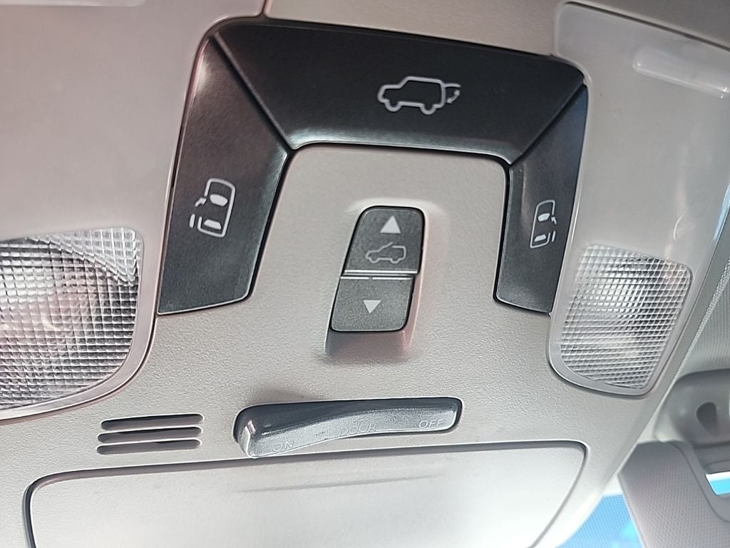 2017 Toyota Sienna SE Premium 8 Passenger