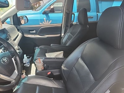 2017 Toyota Sienna SE Premium 8 Passenger