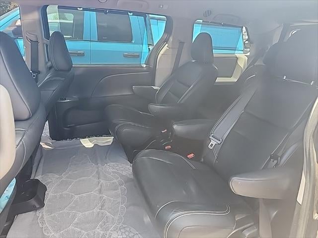 2017 Toyota Sienna SE Premium 8 Passenger