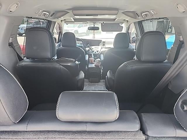 2017 Toyota Sienna SE Premium 8 Passenger