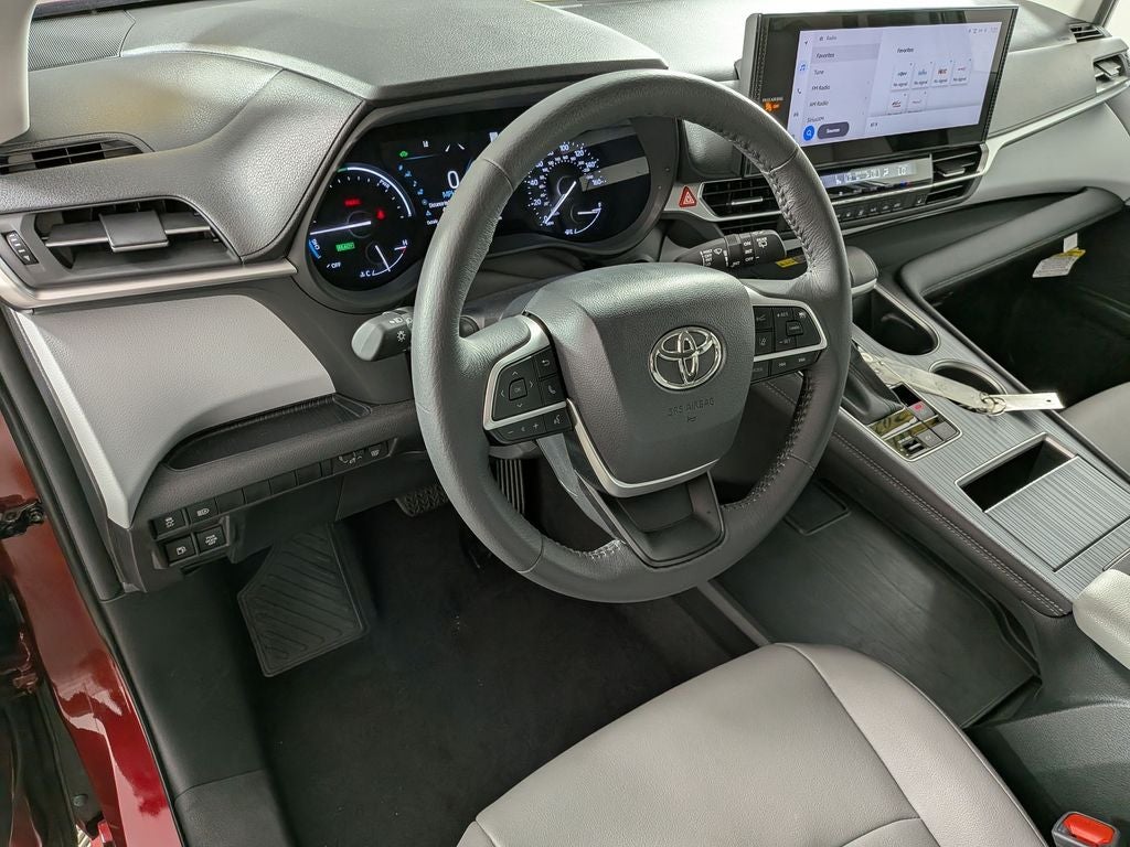 2025 Toyota Sienna XLE 8 Passenger